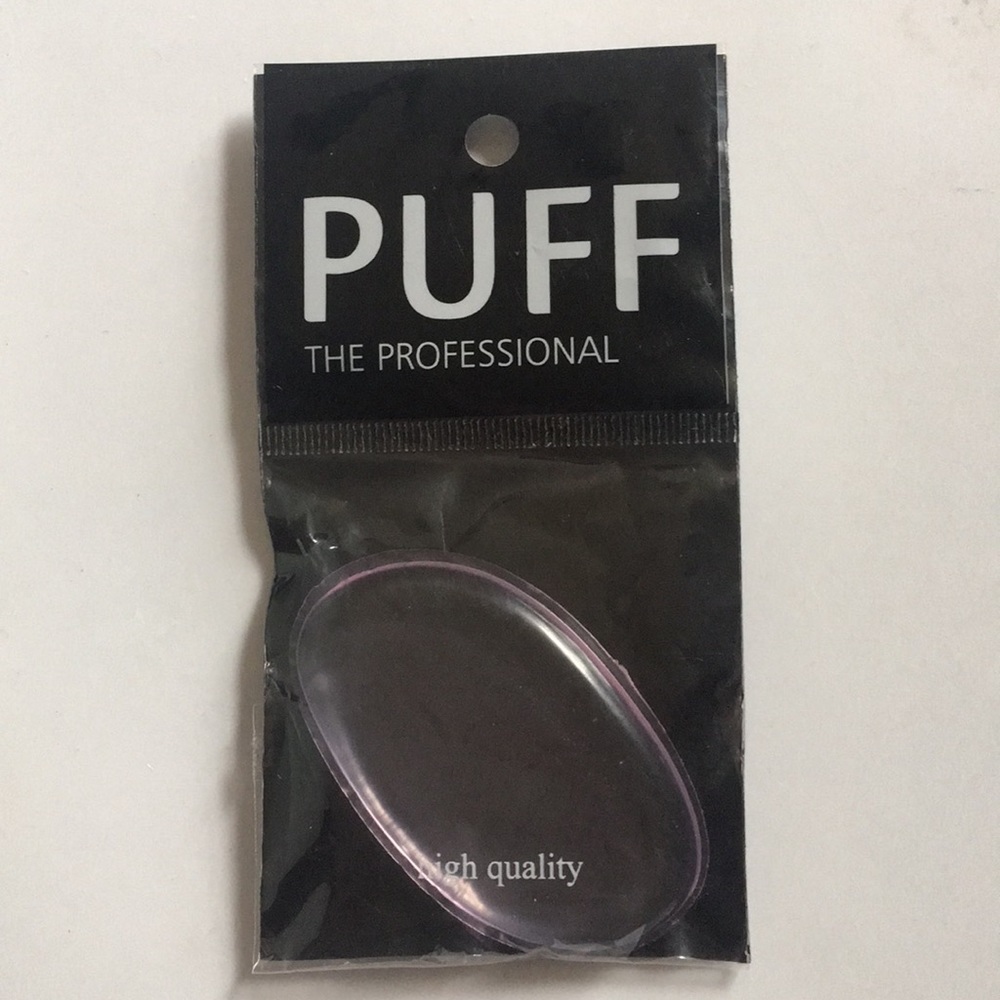 PUFF the professional silicone makeup applicator